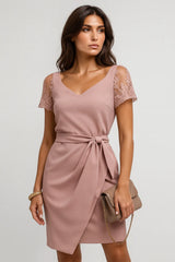 Mujer elegante encaje de media manga